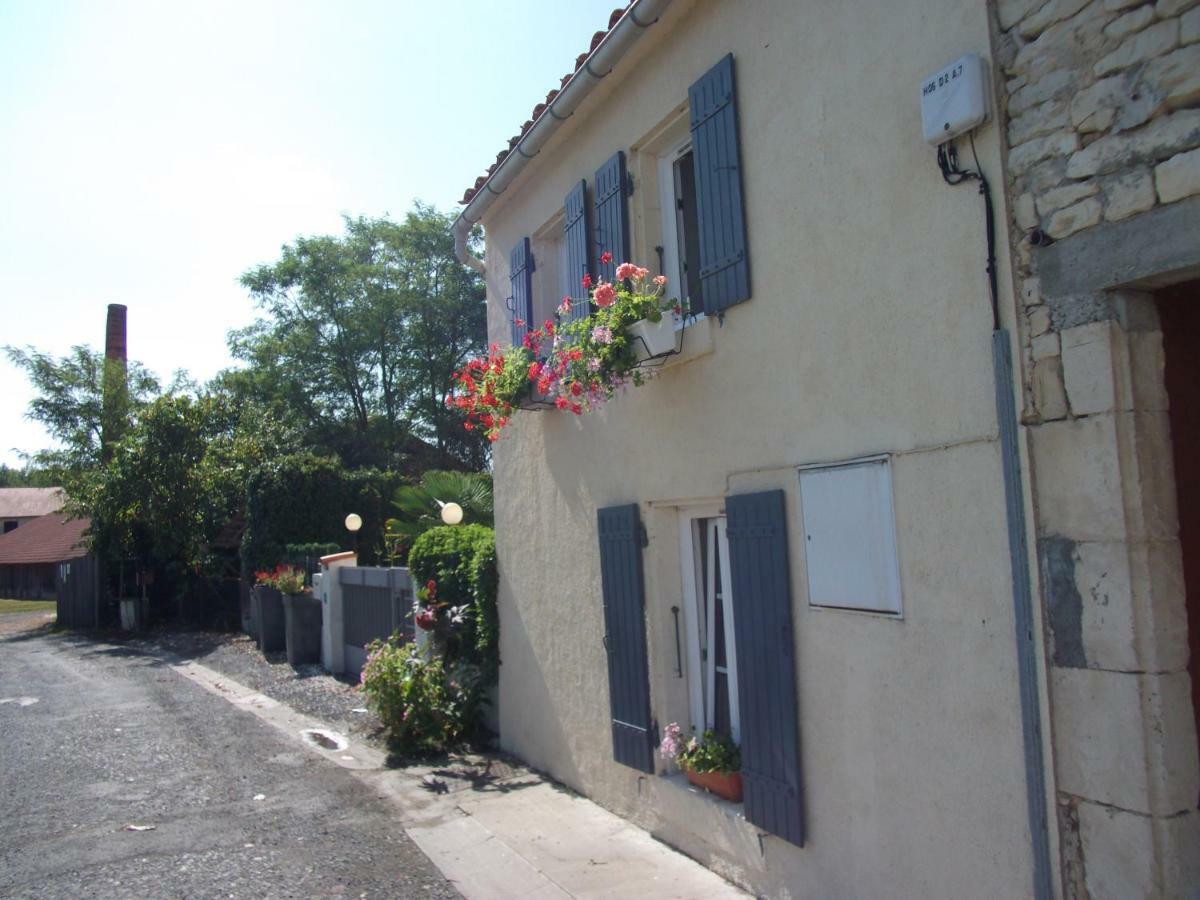 Les Mesanges Hotel La Greve-Sur-Mignon Exterior photo